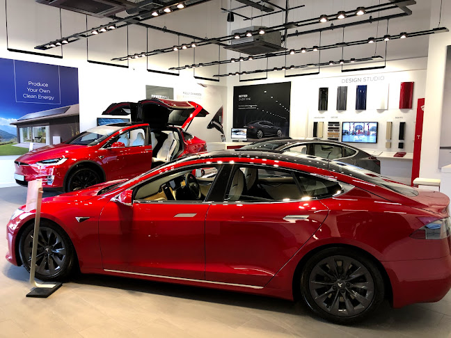 Tesla Centre Leeds - Car dealer