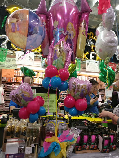 Balloon shops in Los Angeles