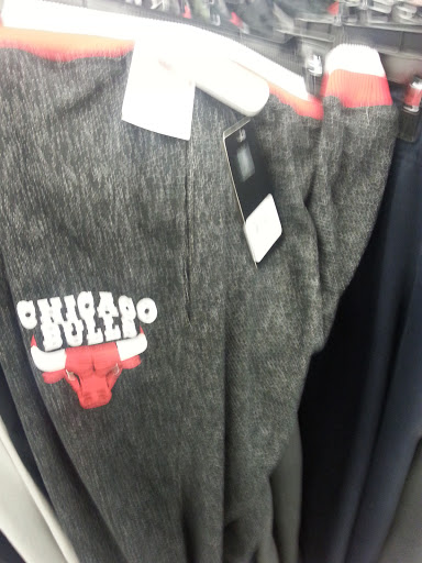 Clothing Store «Ross Dress for Less», reviews and photos, 7065 Cermak Rd, Berwyn, IL 60402, USA