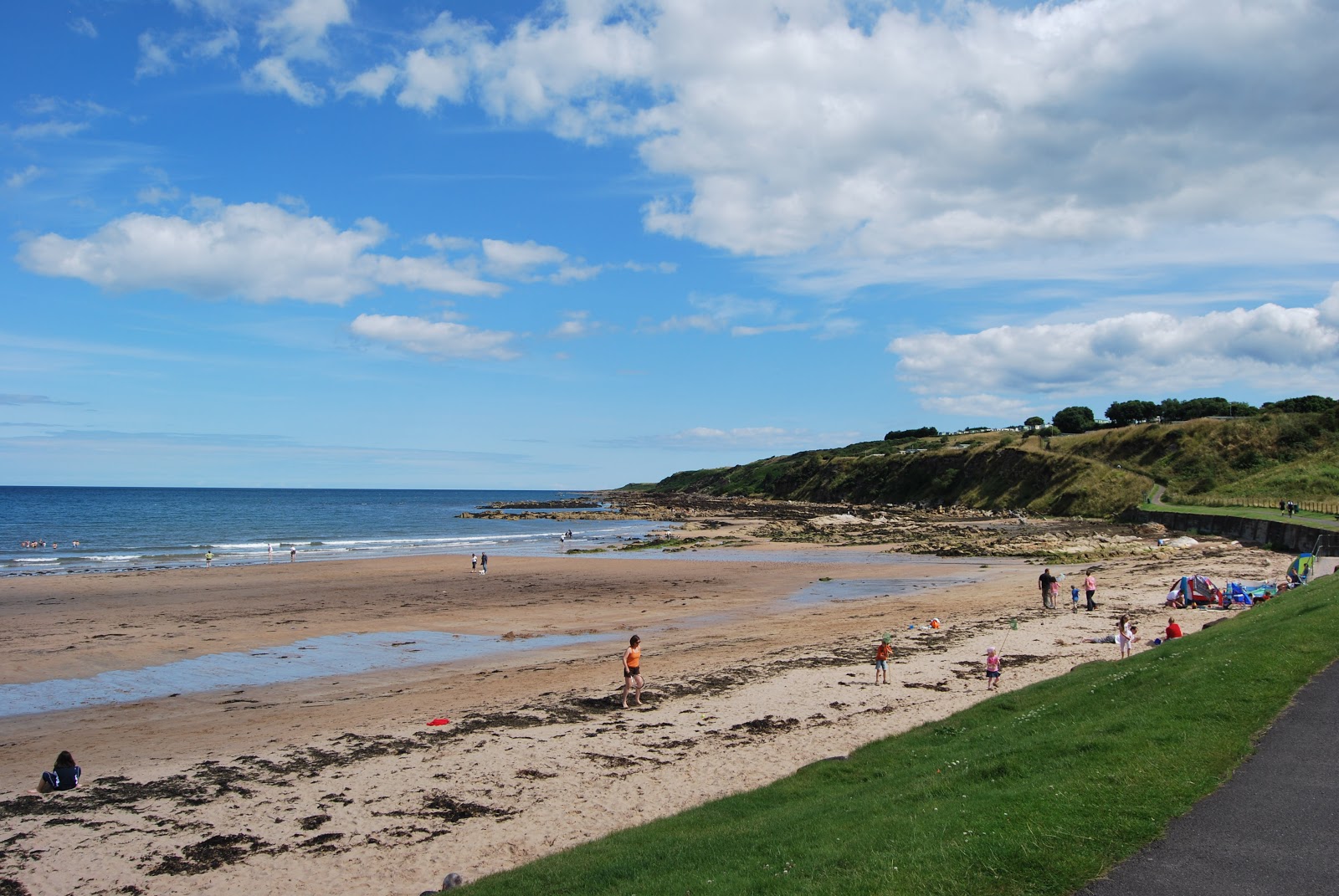 Foto van St. Andrews Beach en de nederzetting