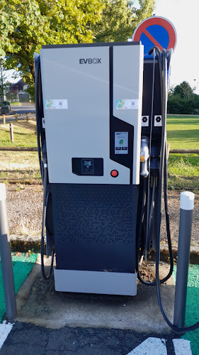 Borne de recharge de véhicules électriques RÉVÉO Station de recharge Mur-de-Barrez