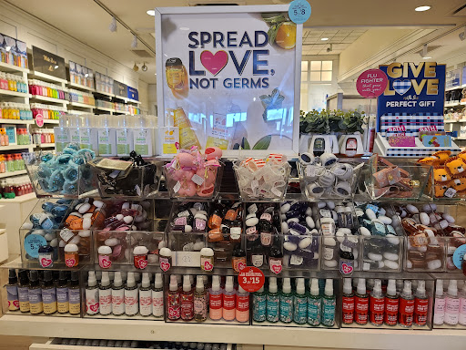 Shopping Mall «Southgate Shopping Center», reviews and photos, 13545 Eureka Rd, Southgate, MI 48195, USA