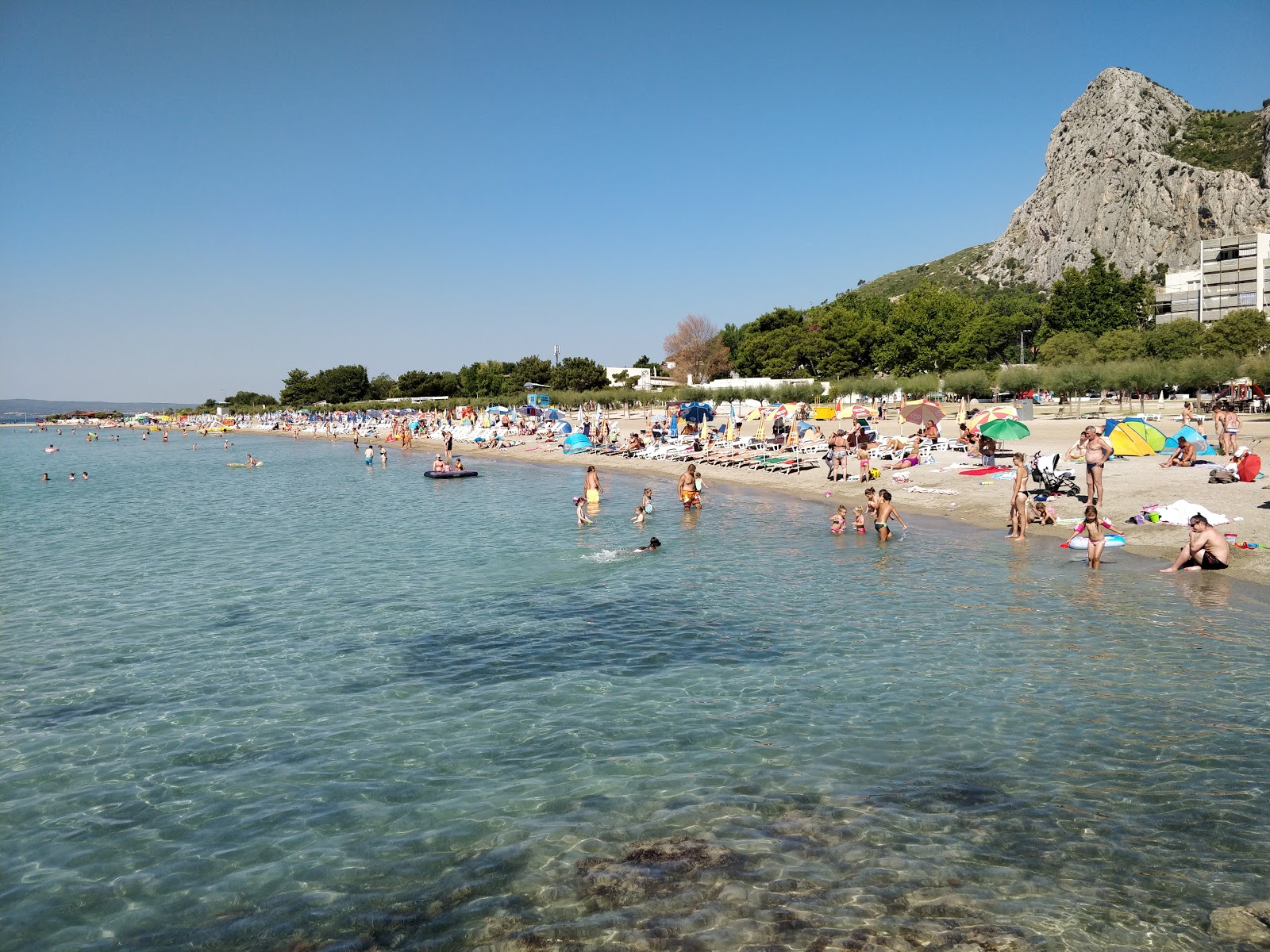 Omis beach'in fotoğrafı plaj tatil beldesi alanı