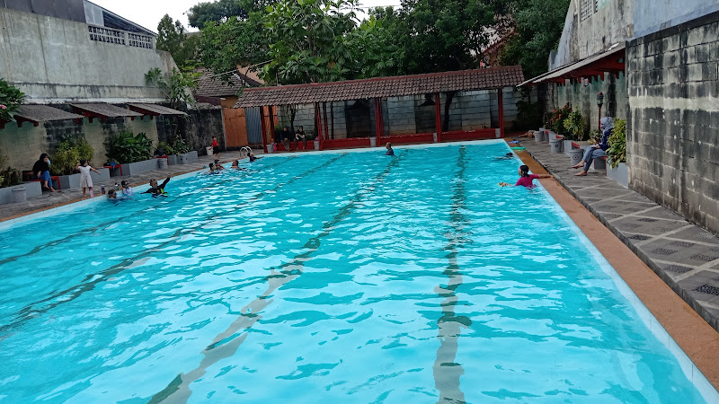 Swimming Pool Sporty