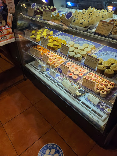 Pet Supply Store «Three Dog Bakery Inc», reviews and photos, 13904 Town Center Blvd # 200, Noblesville, IN 46060, USA