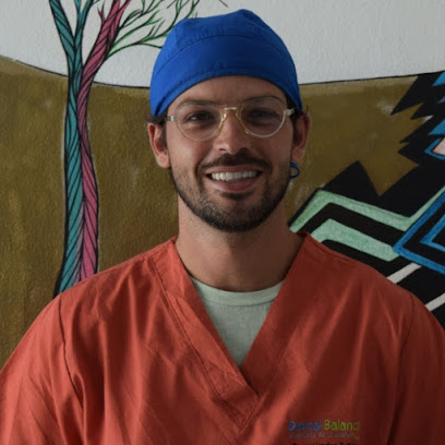 Dr. Alejandro Gregorio Zúñiga Almaguer, Dentista - Odontólogo