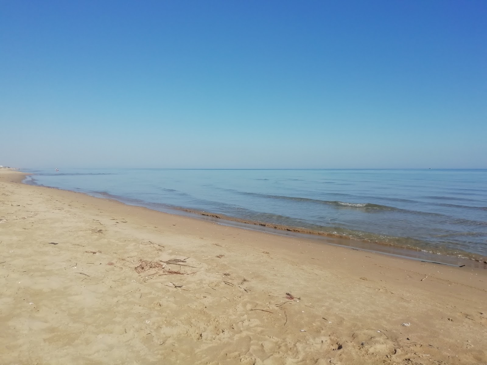 Foto van Spiaggia di Tammaricella met bruin zand oppervlakte