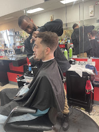 Changing Faces Barber and Beauty Salon - Photo 7 - Car repair in Cleveland, OH, Cleveland