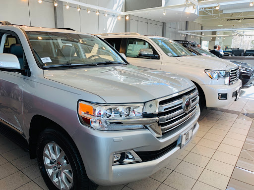 Toyota Dealer «Oakbrook Toyota», reviews and photos, 550 E Ogden Ave, Westmont, IL 60559, USA