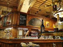 Atmosphère du Restaurant La Mère Maquerelle Bouchon Lyonnais - n°5