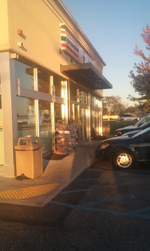 Convenience Store «7-Eleven», reviews and photos, 139 Sunrise Hwy, Patchogue, NY 11772, USA