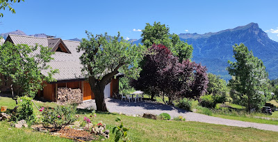 Chalet La Mounette avec sauna, proche lac, ski, Embrun et plages Serre-Ponçon, Hautes-Alpes à Puy-Sanières