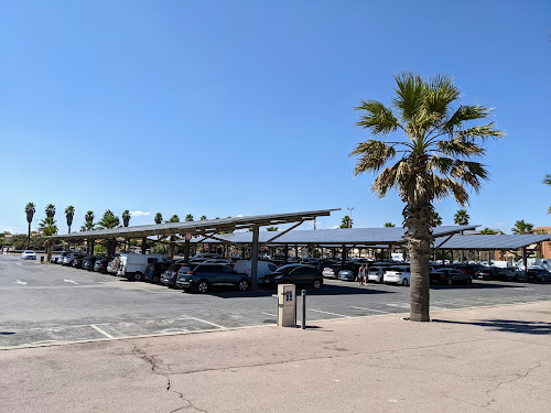 Borne de recharge de véhicules électriques RÉVÉO Charging Station Sainte-Marie-la-Mer