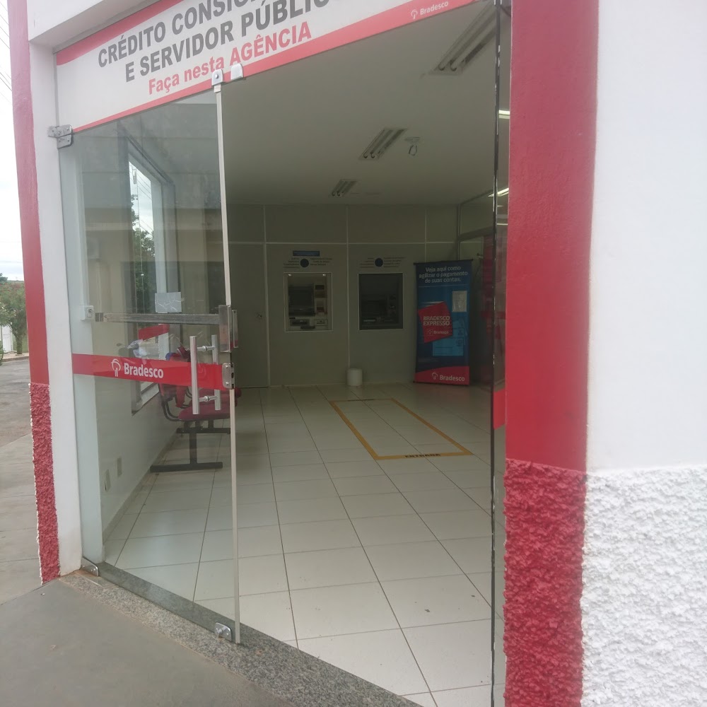 Banco em Pompéu  Minas Gerais