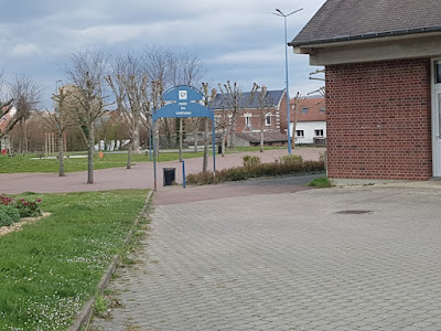 Parking de la Mairie à Lassigny