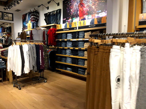 Clothing Store «AEO & Aerie Store», reviews and photos, 1721 Chestnut St, Philadelphia, PA 19103, USA