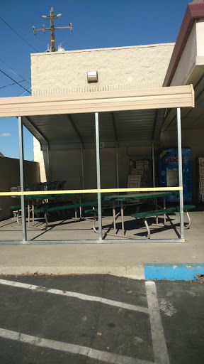 Grocery Store «Mar-Val», reviews and photos, 517 S Tehama St, Willows, CA 95988, USA