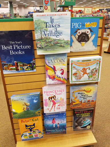 Book Store «Barnes & Noble», reviews and photos, 17111 Haggerty Rd, Northville, MI 48168, USA