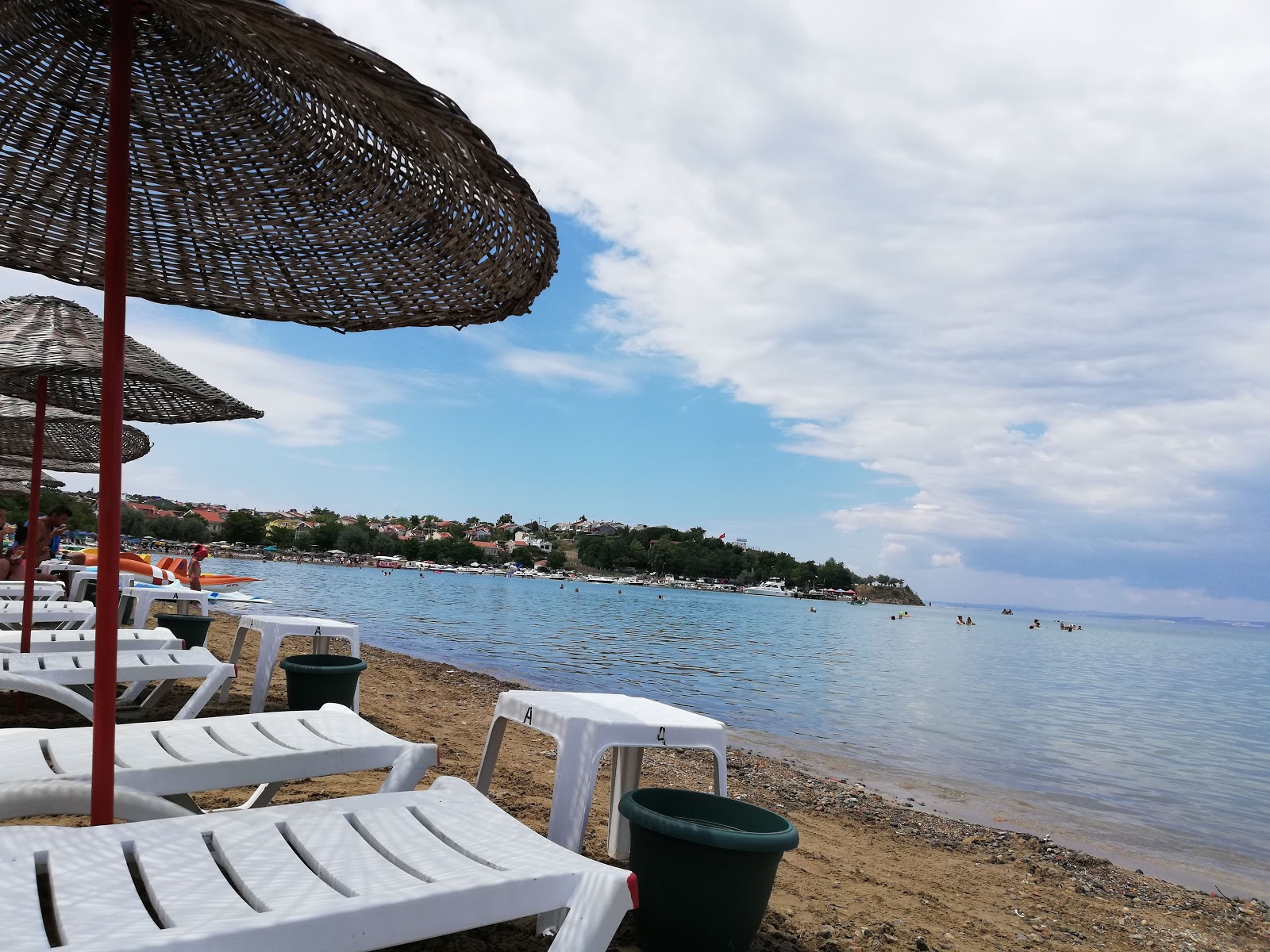 Foto av Guneyli beach och bosättningen