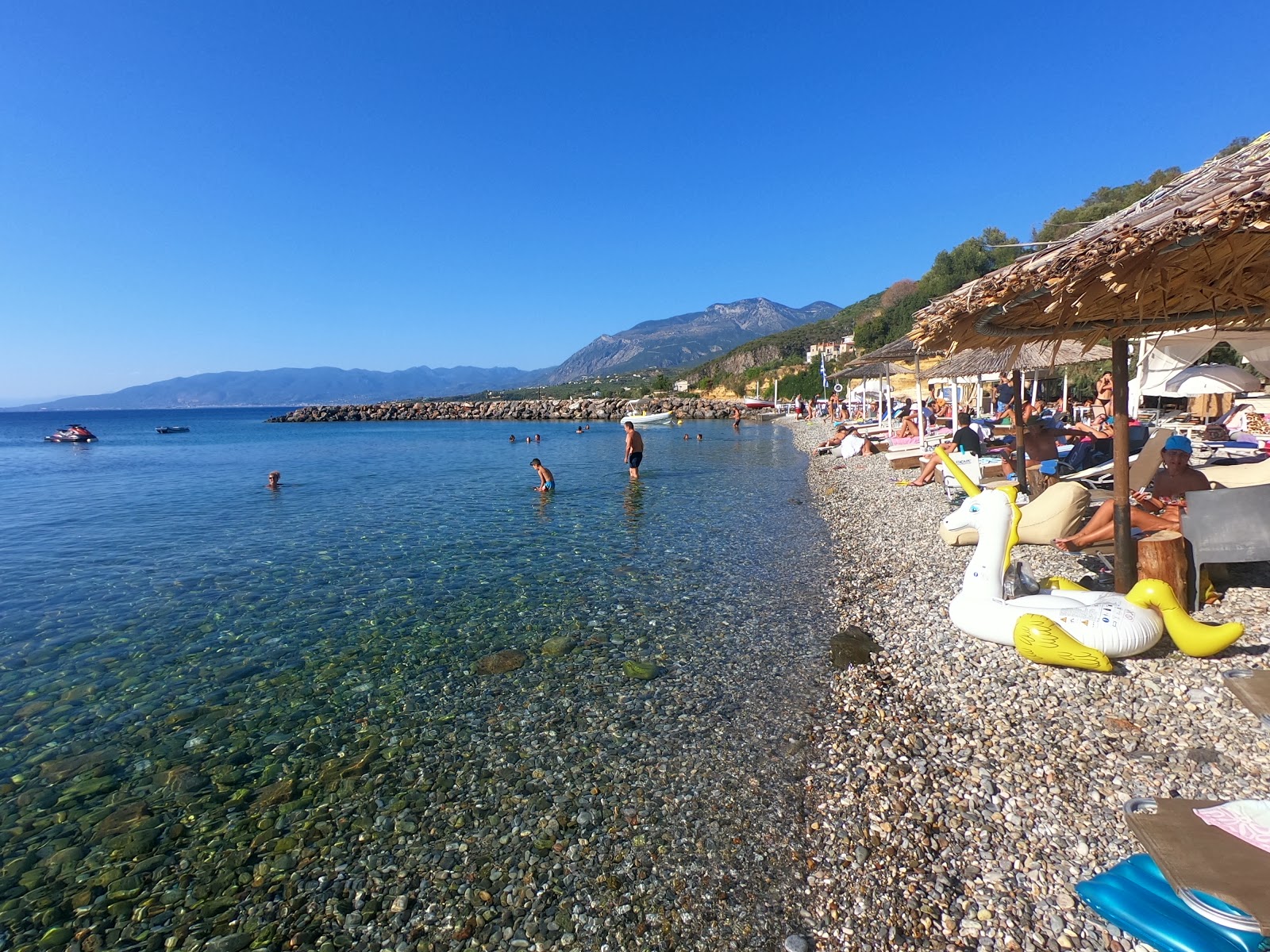 Foto von Limananki Kitries beach mit grauer kies Oberfläche