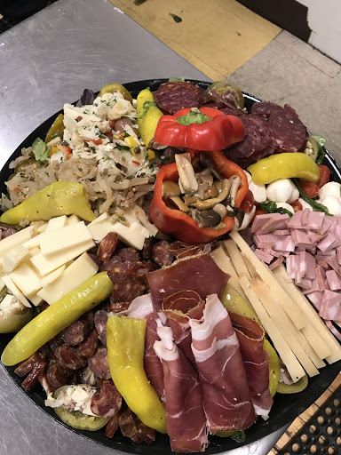 Grocery Store «P&M Orange Street Market», reviews and photos, 721 Orange St, New Haven, CT 06511, USA