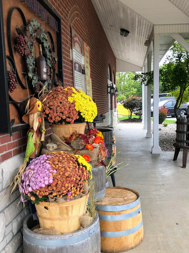 Winery «Canterbury Hill Winery and Restaurant», reviews and photos, 1707 S Summit Dr, Holts Summit, MO 65043, USA