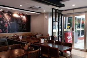 Pizza Hut Restoran - ITC Serpong image