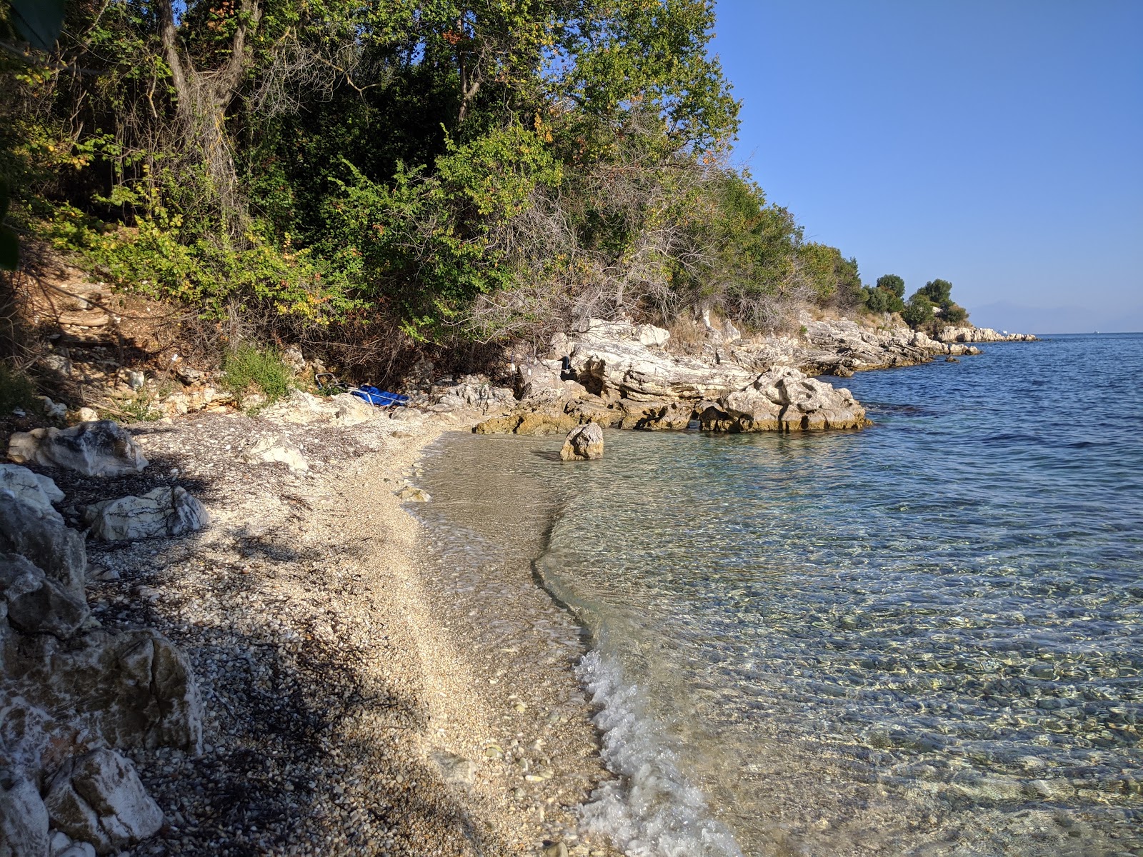 Lida's beach的照片 带有轻质细卵石表面