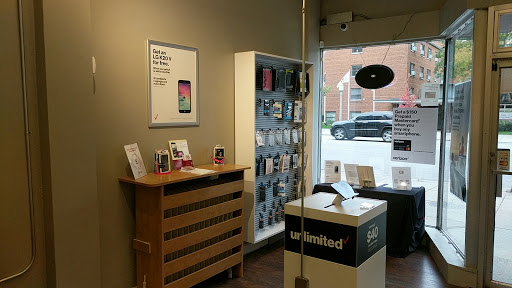 Cell Phone Store «Verizon Wireless Loyola», reviews and photos, 6560 N Sheridan Rd, Chicago, IL 60626, USA