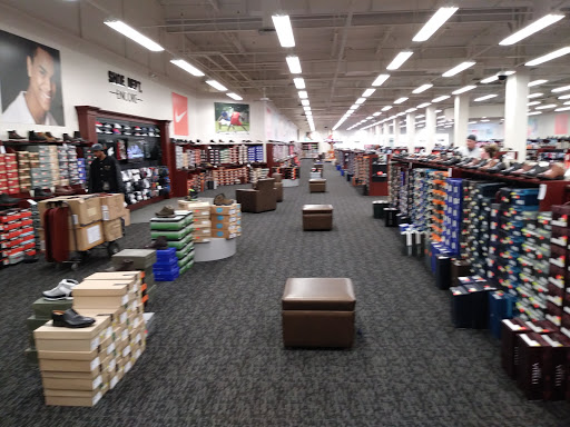 Shoe Store «Shoe Dept. Encore», reviews and photos, 3199 S Linden Rd, Flint, MI 48507, USA