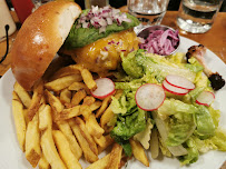 Sandwich au poulet du Restaurant de cuisine américaine moderne Schwartz's à Paris - n°4