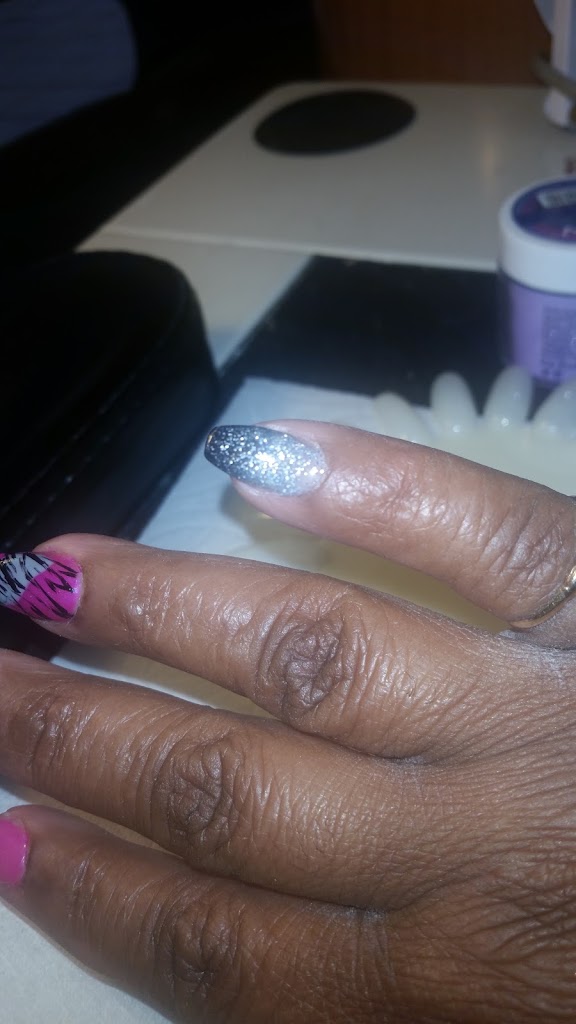 Diva's Hair Studio 97213