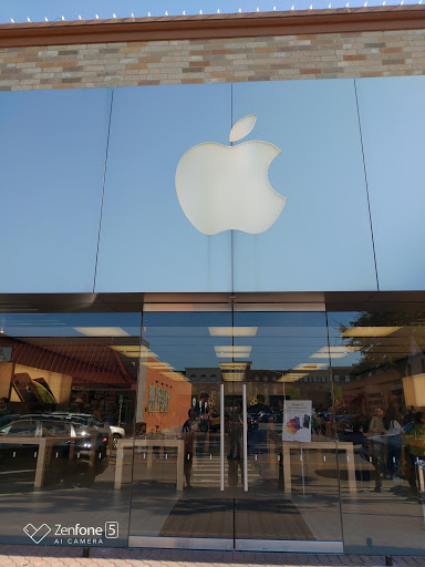 Computer Store «Apple Main Place», reviews and photos, 120 W Jefferson Ave, Naperville, IL 60540, USA