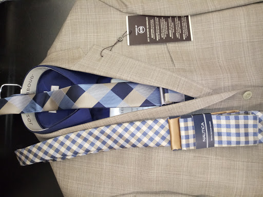 Clothing Store «K&G Fashion Superstore», reviews and photos, 511 W Eleven Mile Rd, Royal Oak, MI 48067, USA