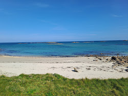 Plage Sainte-Anne'in fotoğrafı geniş bir kıyı şeridi ile birlikte