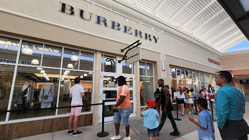Burberry Outlet, 8200 Vineyard Dr, Orlando, FL 32821, USA, 