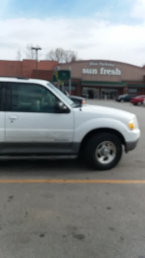 Grocery Store «Blue Parkway Sunfresh», reviews and photos, 4209 E 50th Terrace, Kansas City, MO 64130, USA