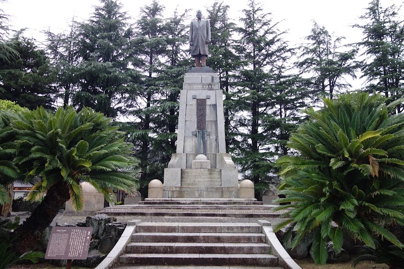田中義一銅像