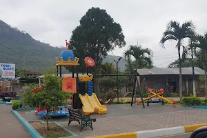 Parque Central De Chirijos image