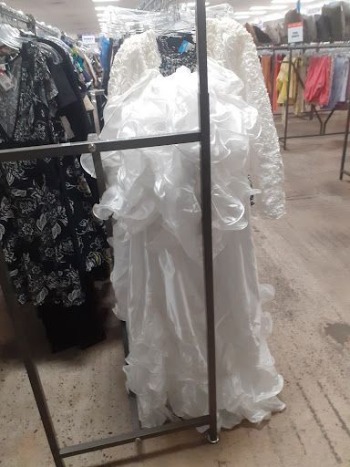 Thrift Store «Gilbert & University Goodwill Retail Store & Donation Center», reviews and photos, 1900 E University Dr, Mesa, AZ 85203, USA