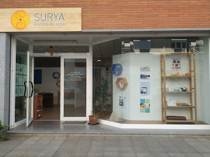 Surya, Escola de Ioga - Carrer Camós, 75, baixos, 17820 Banyoles, Girona, Spain