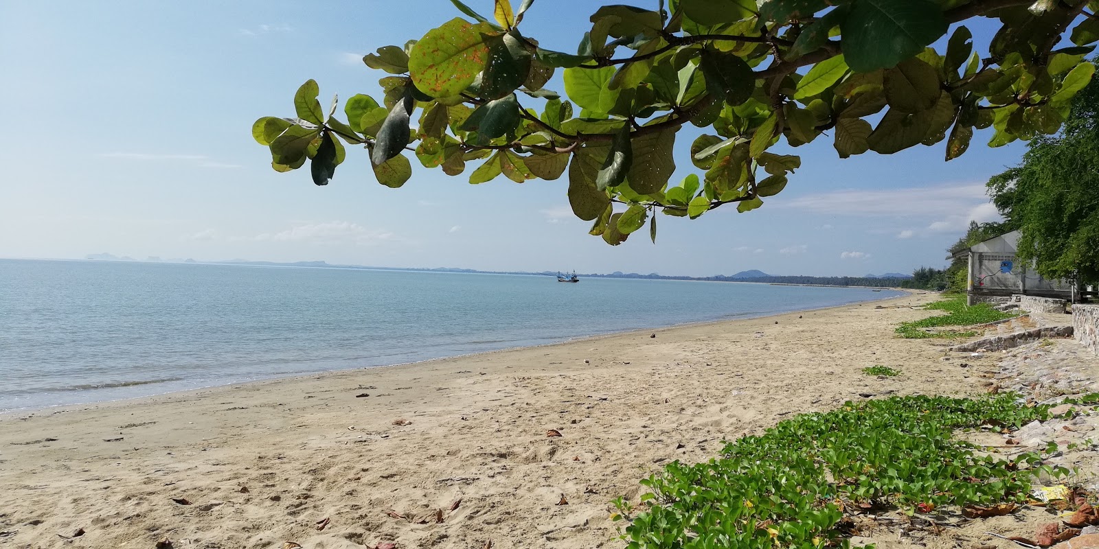 Φωτογραφία του Somboon Beach - δημοφιλές μέρος μεταξύ λάτρεις της χαλάρωσης