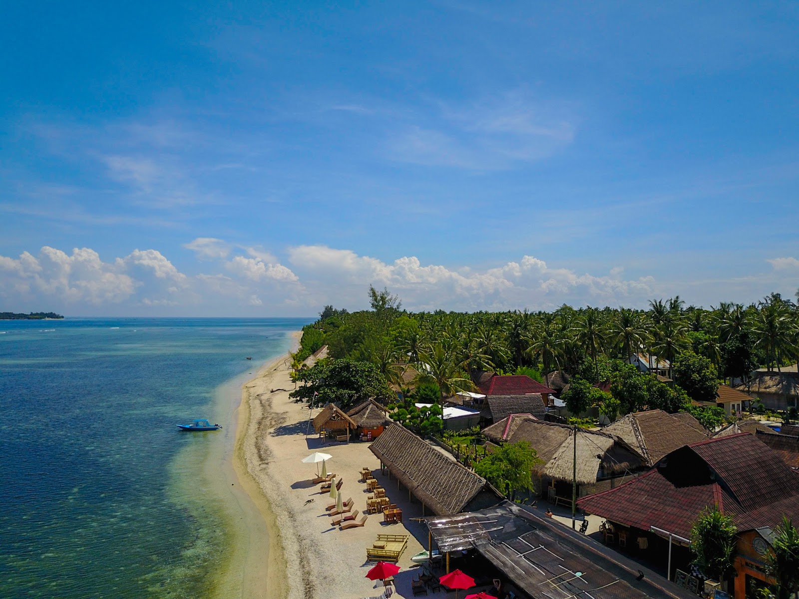 Zdjęcie Gili Air Lumbung Beach z przestronna plaża