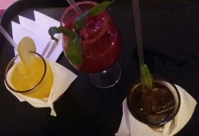 Opiniones de La Riviera Bar Restaurante Karaoke en Quito - Pub