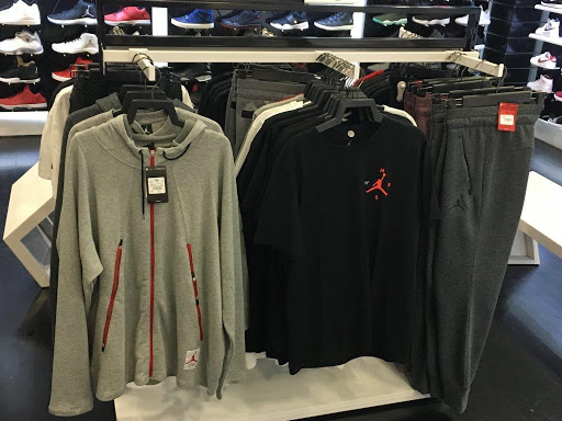 Shoe Store «Shoe Palace», reviews and photos, 2134 Montebello Town Center #2040, Montebello, CA 90640, USA