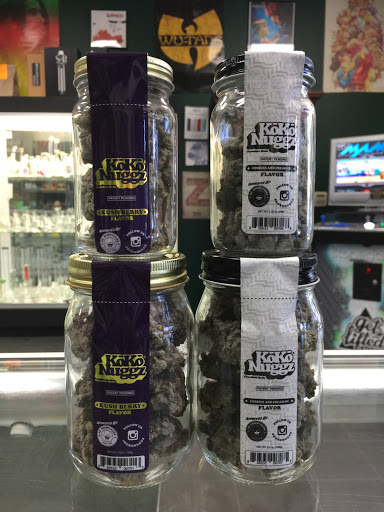 Glass Blower «ZZYZX Smoke Shop», reviews and photos, 2127 Pickwick Dr, Camarillo, CA 93010, USA