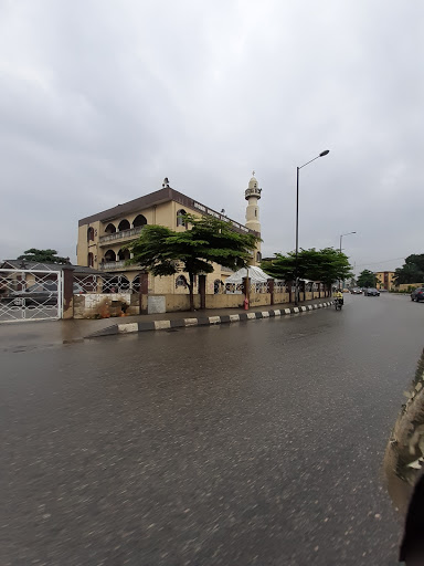 Iponri Housing Estate Mosque, 114 Bode Thomas St, Surulere, Lagos, Nigeria, Apartment Complex, state Lagos