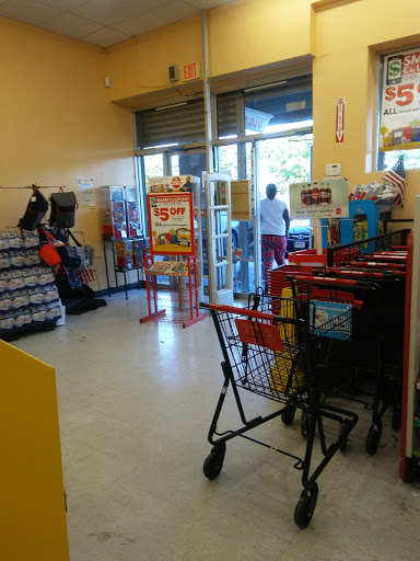 Dollar Store «FAMILY DOLLAR», reviews and photos, 2300 Iverson St, Hillcrest Heights, MD 20748, USA