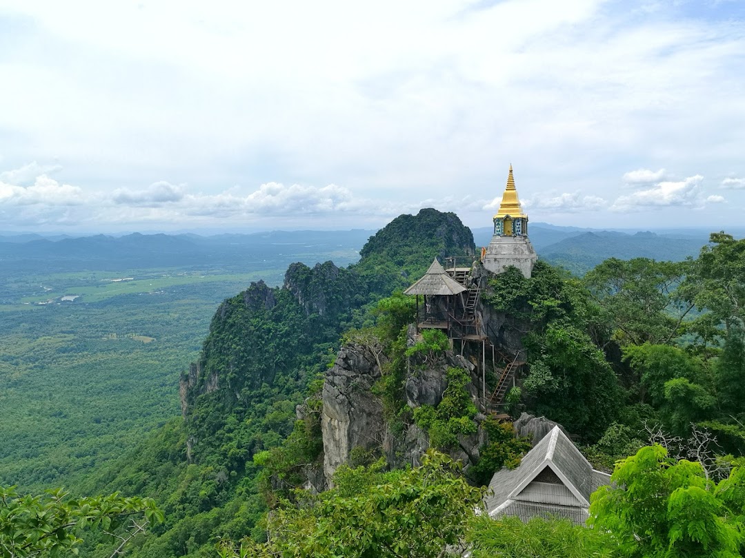 วัดเฉลิมพระเกียรติ ลำปาง(วัดพระพุทธบาทสุทธาวาส)