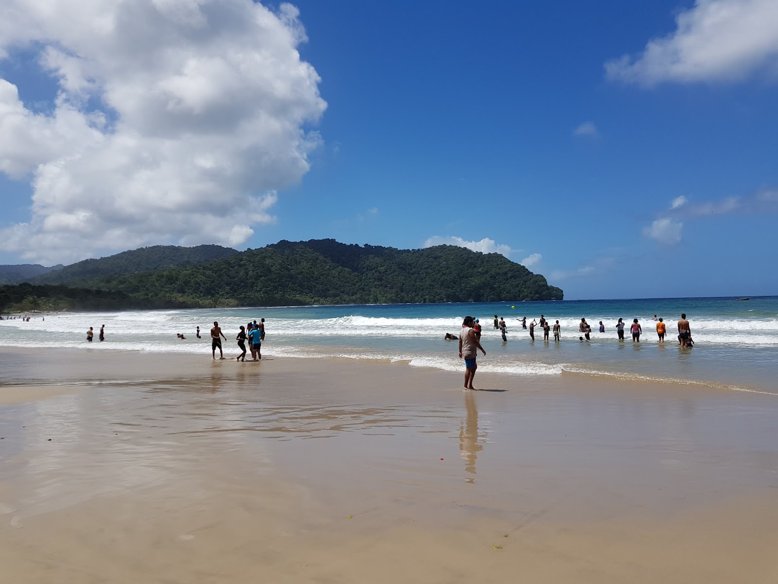 Foto de Las Cuevas beach área de servicios